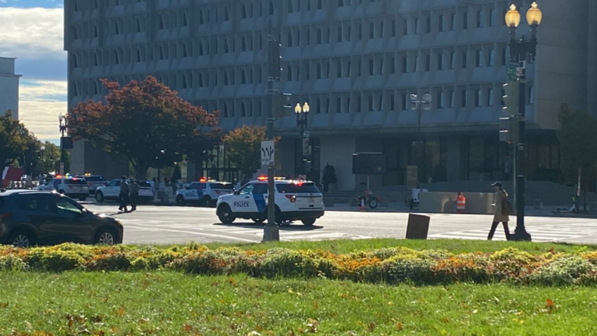 Capitol Police block roads after 'bomb threat' at HHS building: report