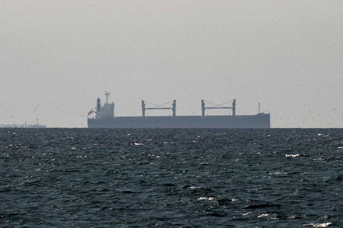 Iran closes Strait of Hormuz again despite Trump's ceasefire deal