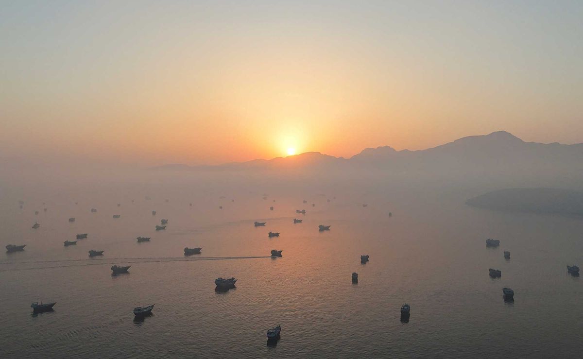'Perfect storm' as ships idle in the Strait of Hormuz