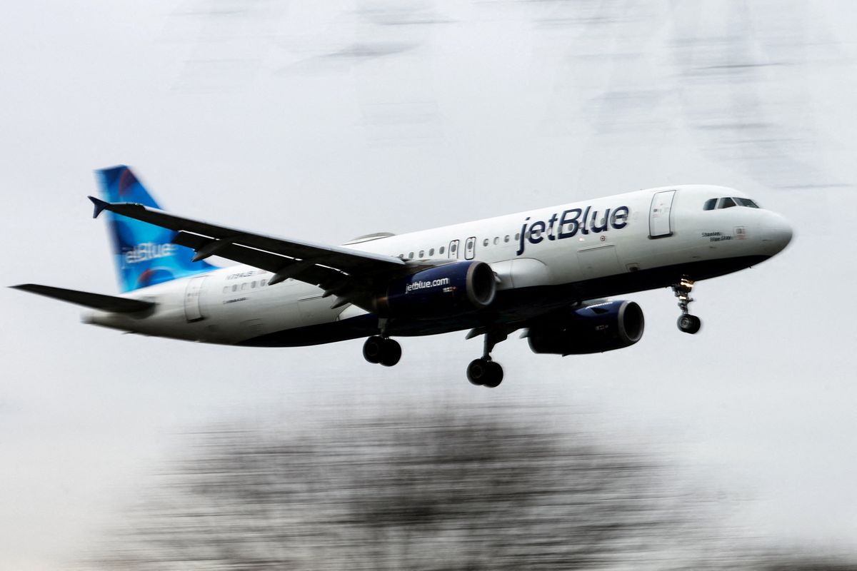 2 bodies found in landing gear of JetBlue flight from New York to Florida
