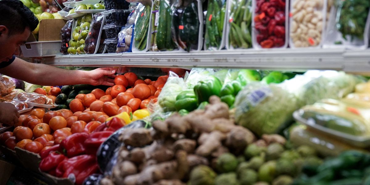 US consumer confidence hits lowest level since onset of pandemic