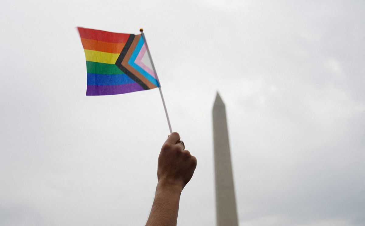 Hospital threatened with contempt after doctors refuse to resume court-ordered trans care