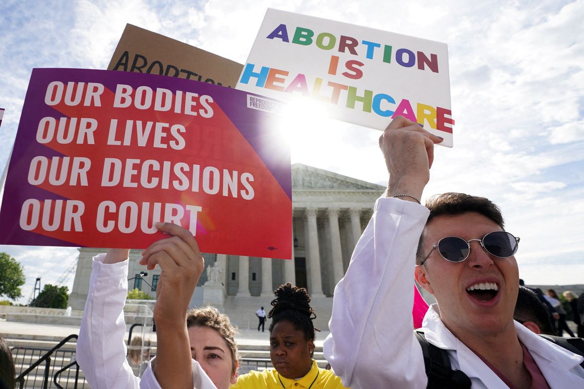 Two Houston-area clinic employees arrested for allegedly providing illegal abortions