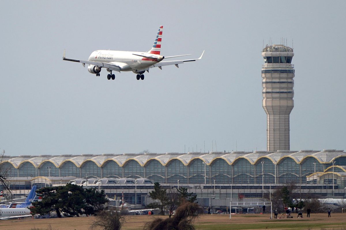 'Cracks': Trump admin scrambling to hire air traffic controllers before 'disaster'