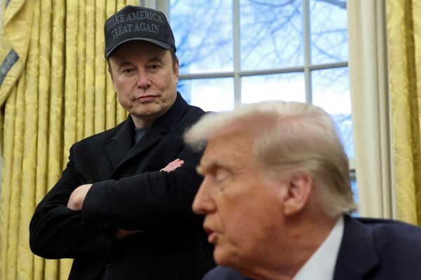 Trump offers 'rapid pathway to Citizenship' for certain White South Africans
