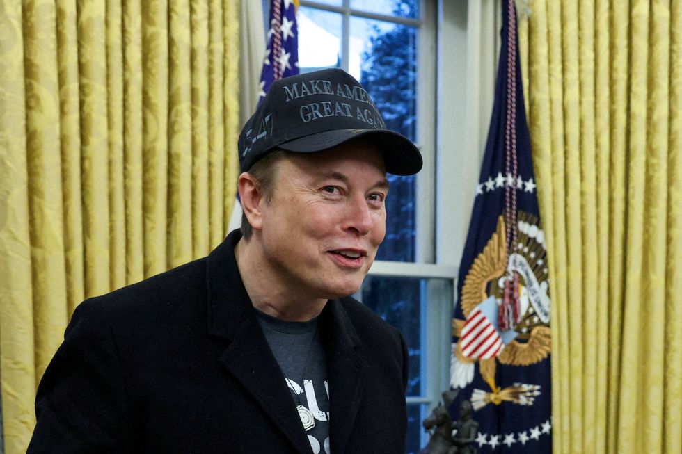Elon Musk set up a 'gaming computer with a giant, curved screen' at his DOGE office