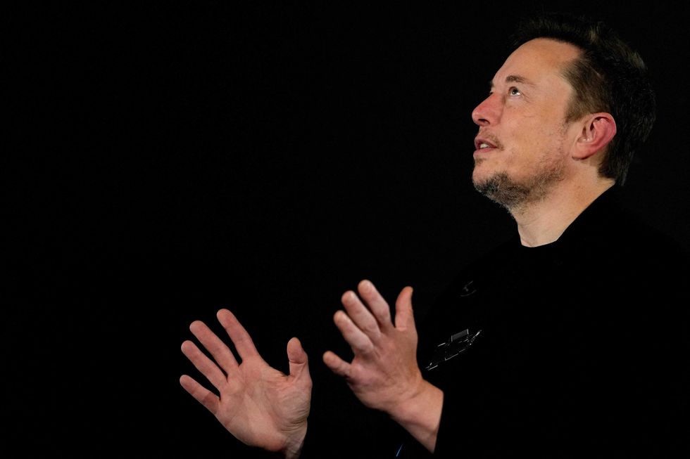 Astronomers denounce SpaceX's massive satellite plan