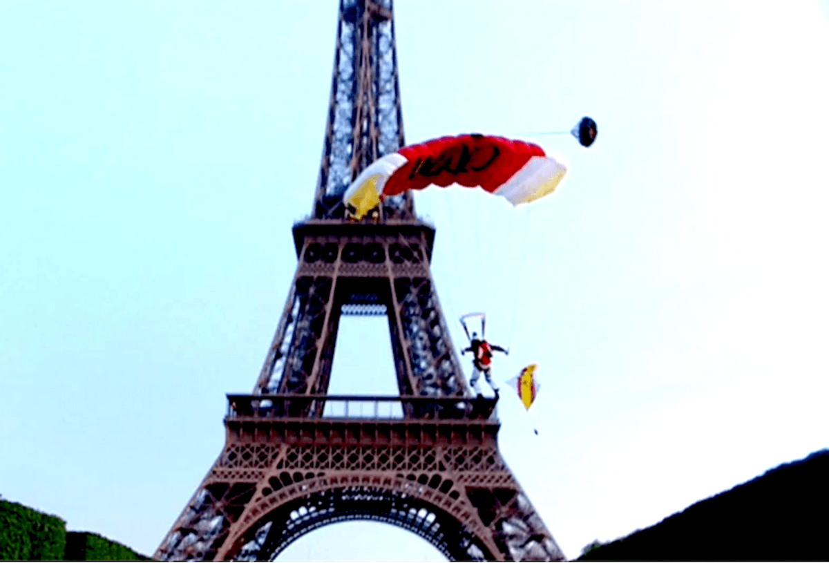 Man arrested after parachuting off Eiffel Tower