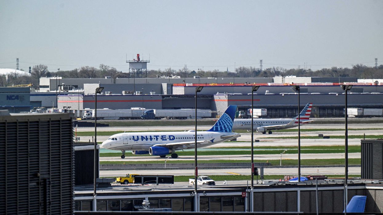 United Airlines agent threatens to call ICE on a customer