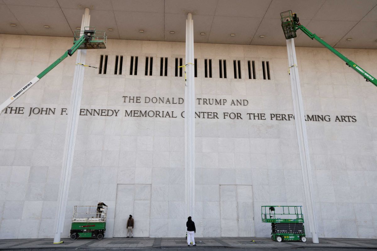 Trump flies into rage as judge yanks his name from Kennedy Center