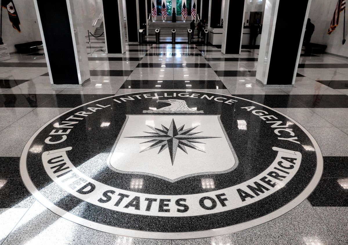 Chaos as ICE raid sends terrified construction workers scaling CIA fence