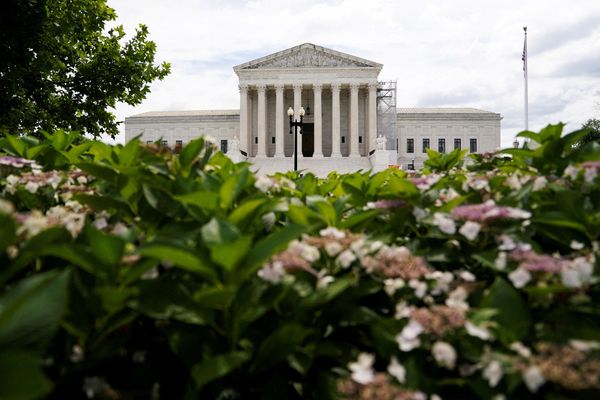 Supreme Court's new cases include two 'looming disasters': legal analyst