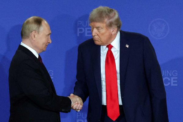 Trump blasted for siding with ‘bloodthirsty thug’ in late-night gift to Russia