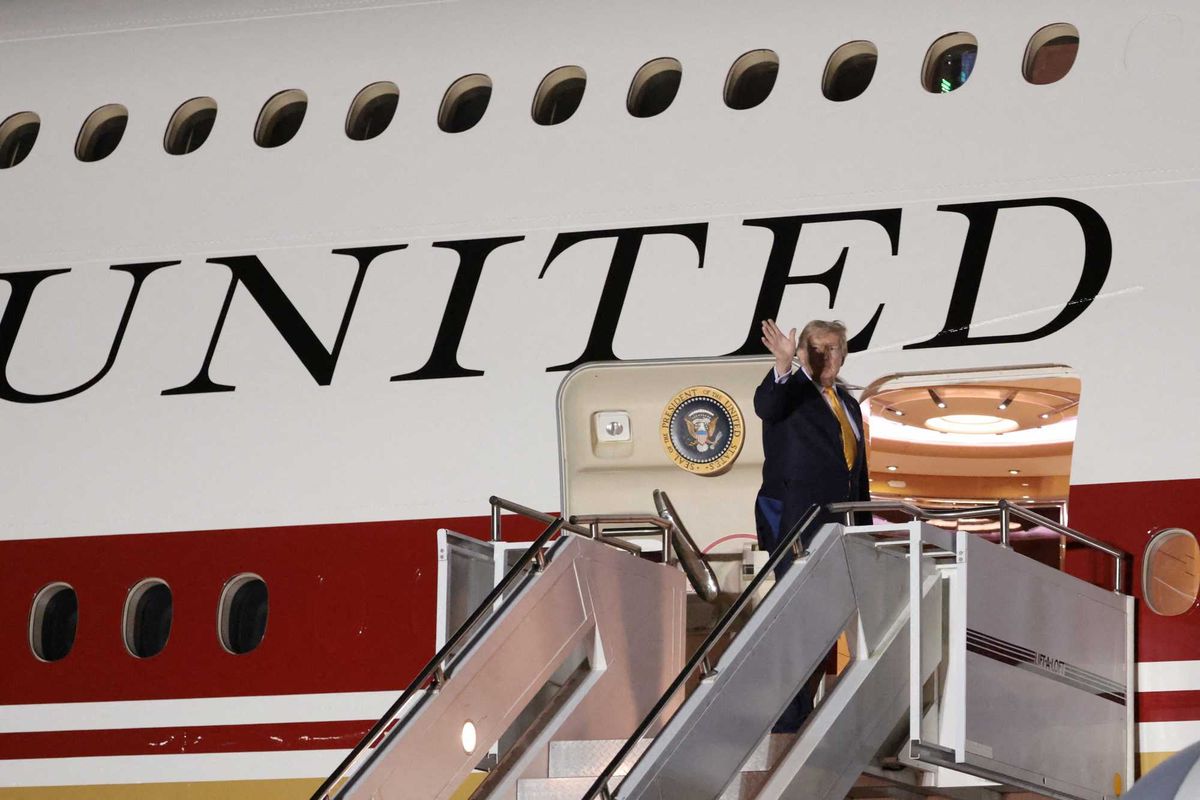 Trump rebuked for leaving senior officials aboard 'decoy' Air Force One