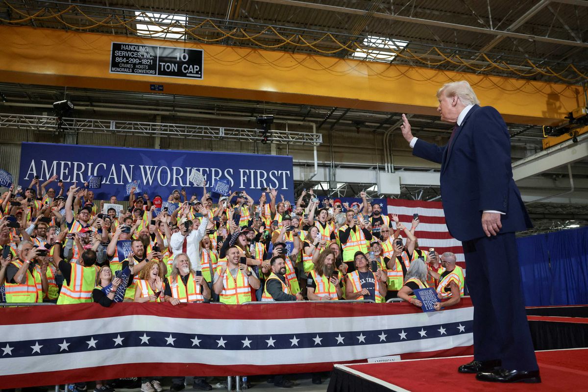 Dire alarm as world's 'most critical' economic indicator flashes danger before midterms