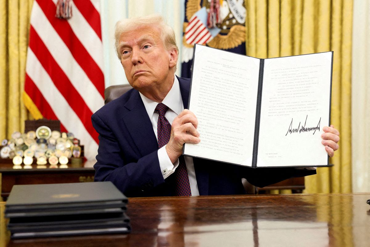 Trump gets big court win as judge lifts pause on massive federal buyout plan