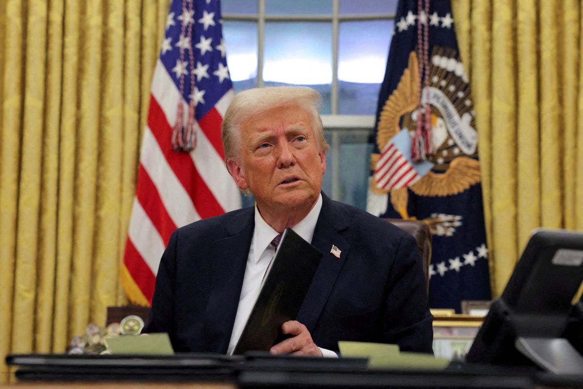 'Poor, slipshod work': Trump accused of 'obviously' using AI to write executive orders