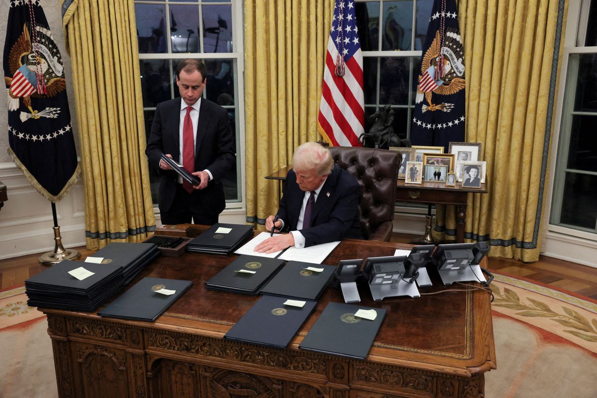 'Political losers': WaPo reports almost every Trump action has triggered approval plunges