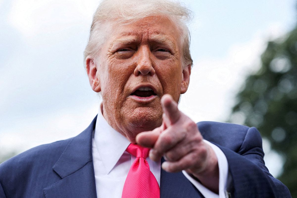 'Ludicrously dumb’: Right-wing outlet mocked over smear of WSJ Trump‑Epstein reporter