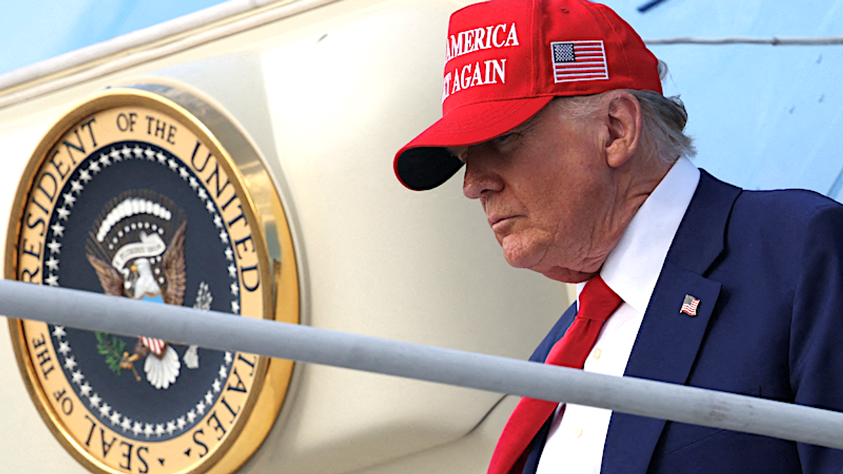 'Yellow lights are flashing' as Trump strategy rattles markets: CNN reporter