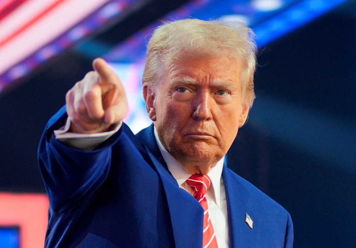 '5 alarm fire': Legal experts warn Trump may be about to commit an 'impeachable offense'