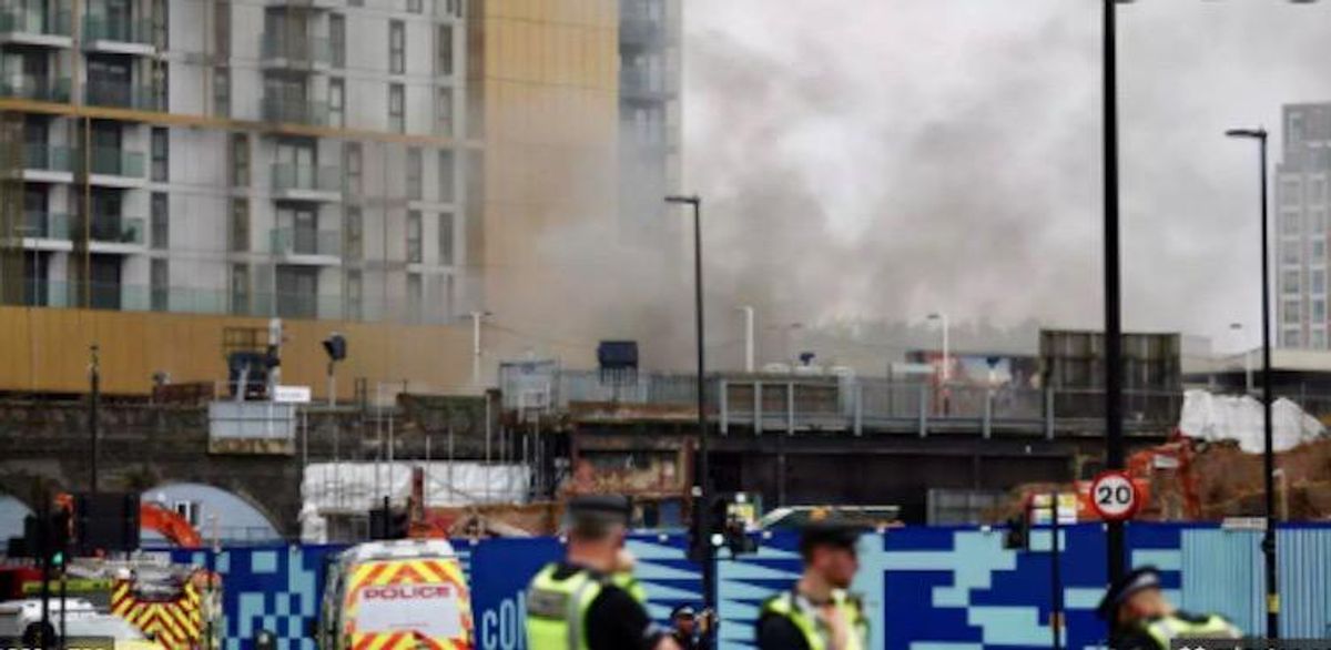 Firefighters tackle massive blaze in south London