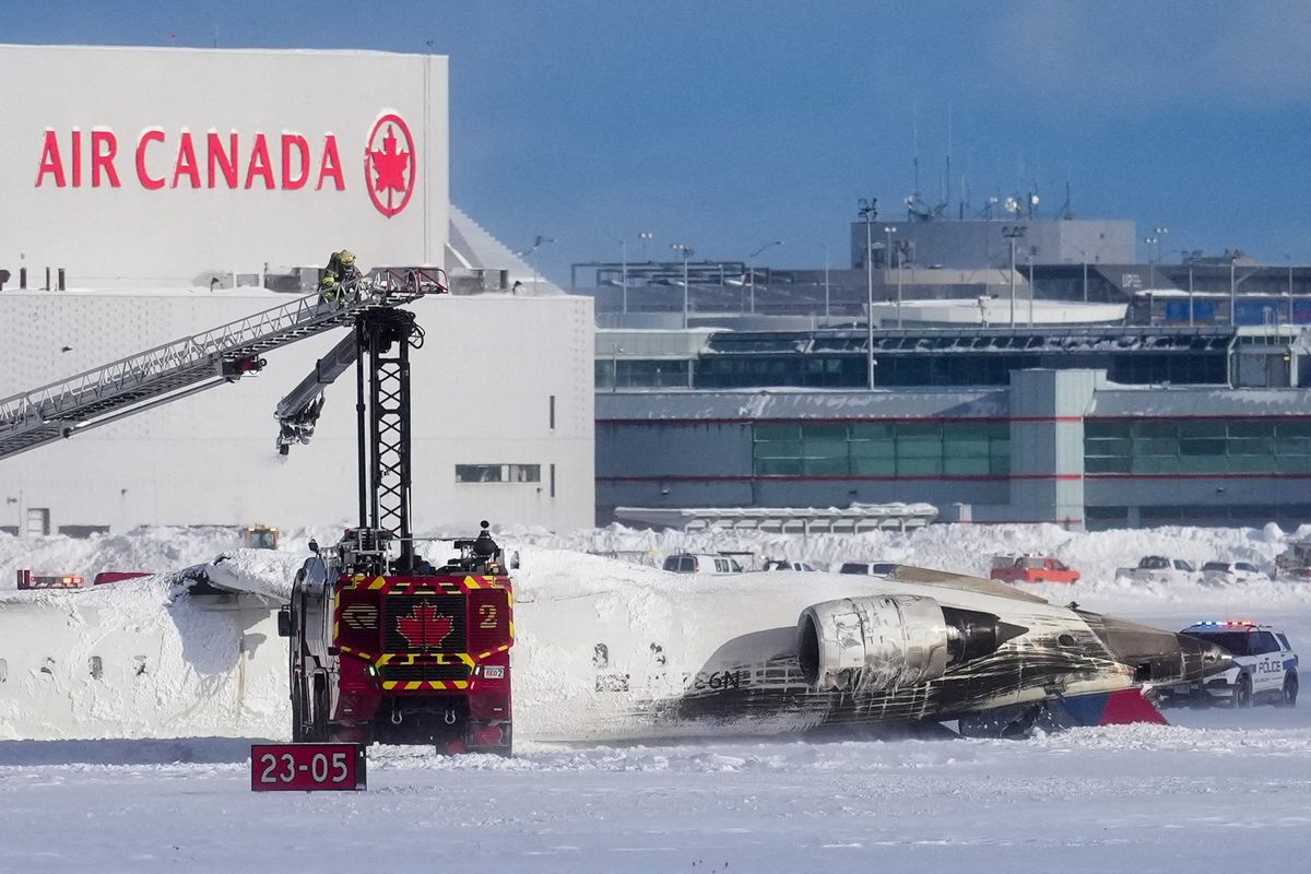 'What on earth is happening?' Upside-down Delta plane rocks social media