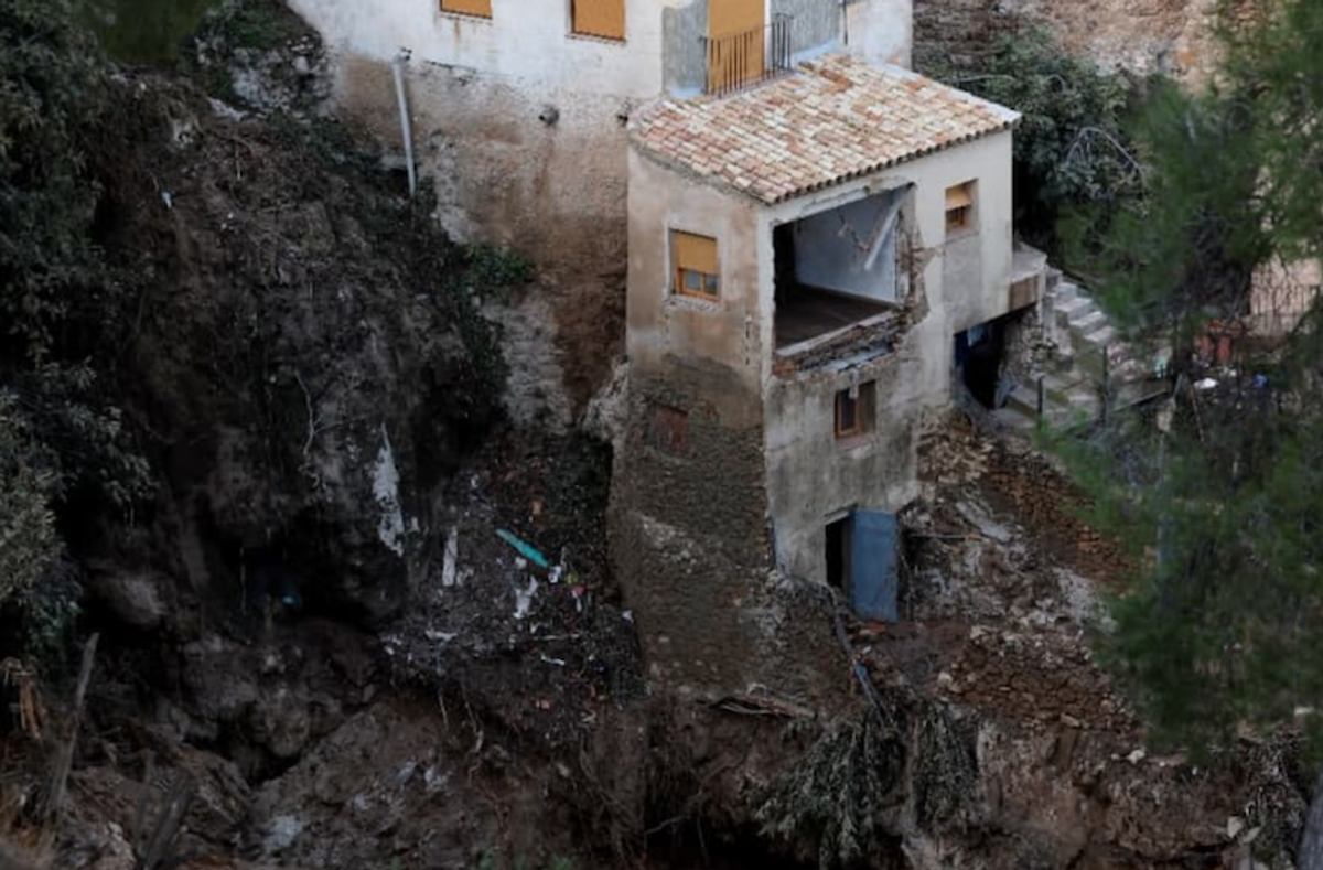 Rescuers race to find those washed away by Spain's floods