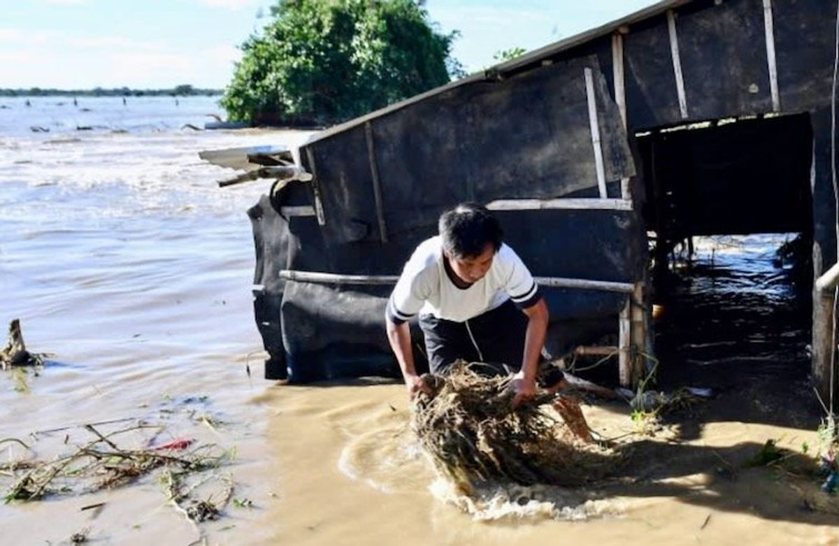 Floods strike thousands of houses in northern Philippines