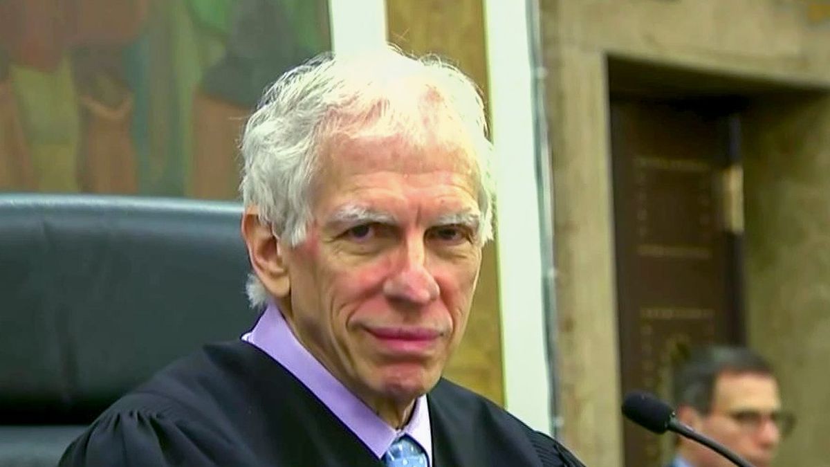 Trump falsely claims a N.Y. Post reporter seated in court is Judge Engoron's son: report
