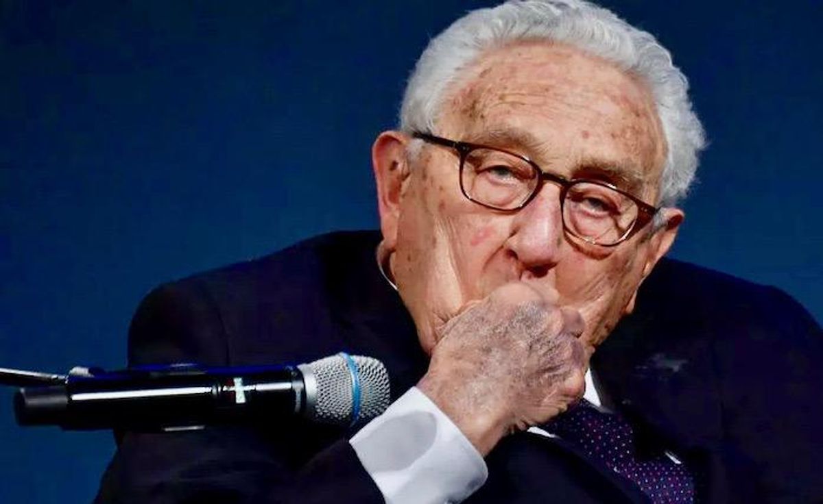 Henry Kissinger encourages Ukraine to give Russia land to end war