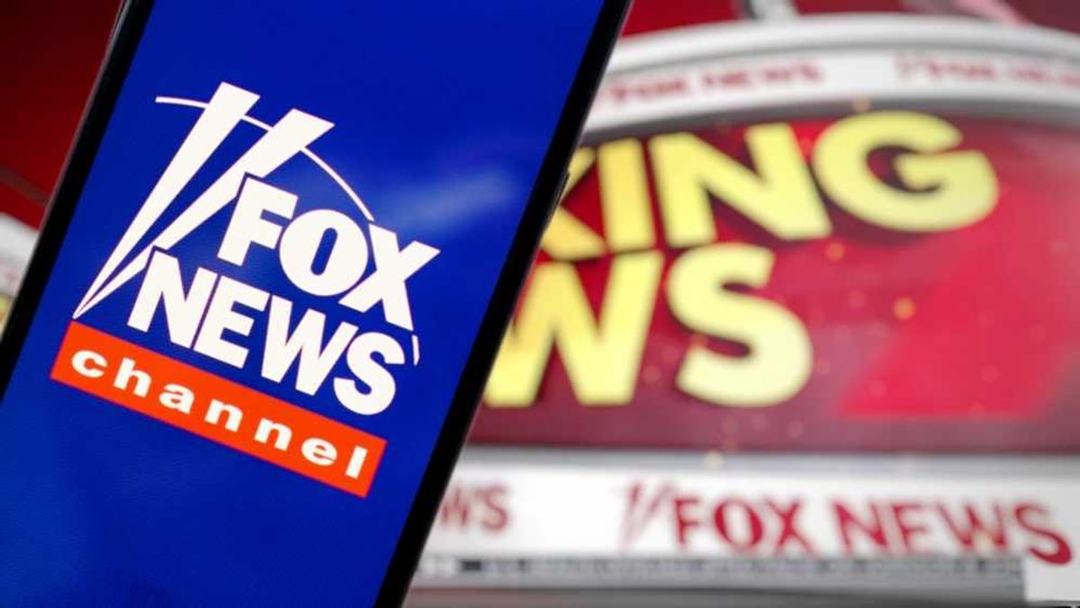MAGA Fox News host in disbelief at Trump's 'unthinkable' deal: 'Keep shaking my head'