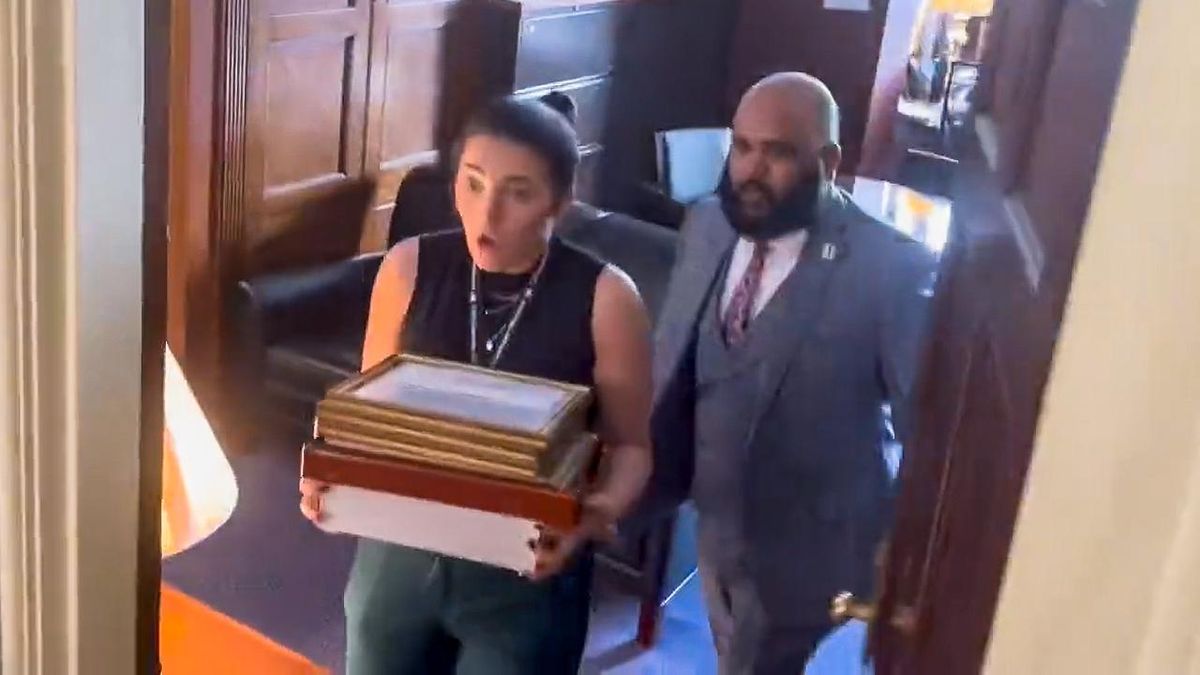 'Oh, my God!' George Santos sends shocked staffers out to face angry constituents