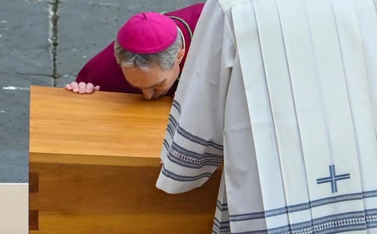 Benedict's confidant spills beans on two-popes tension