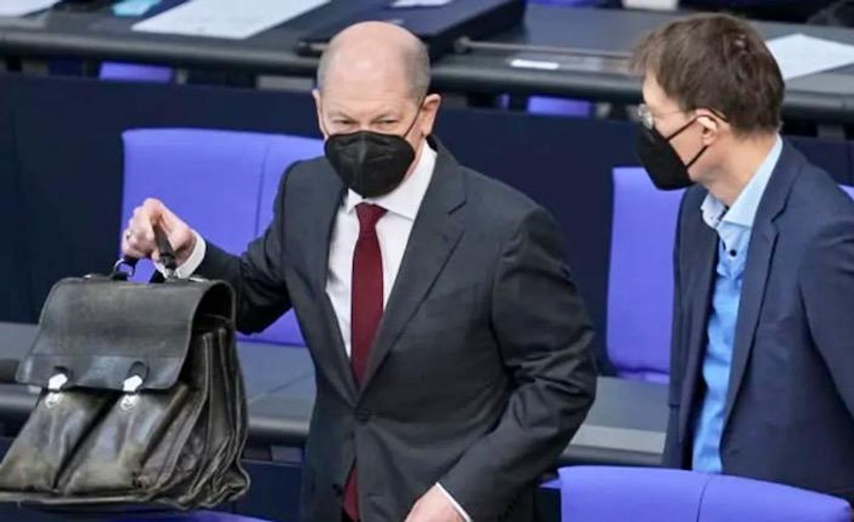 Zelenskyy advisor slams German chancellor for defending Russian people