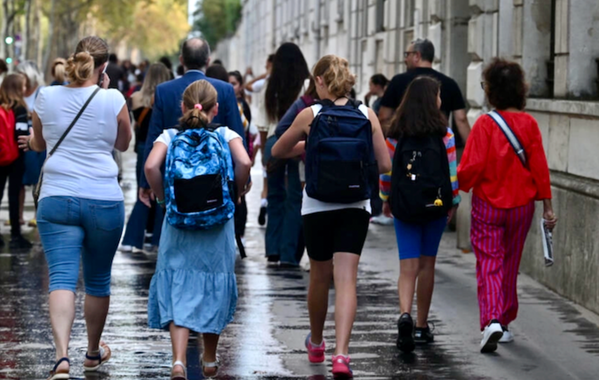 France imposes abaya ban on first day of school