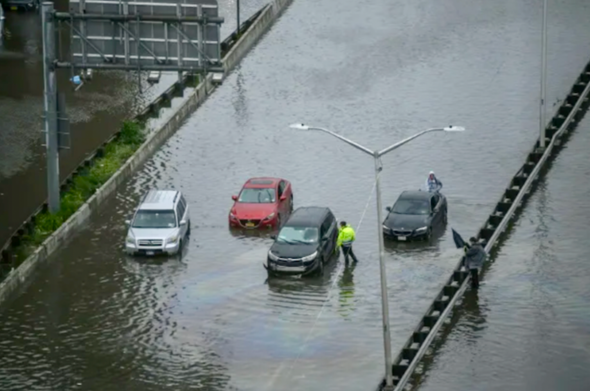 New York flooded by heavy rains, subway partly paralyzed