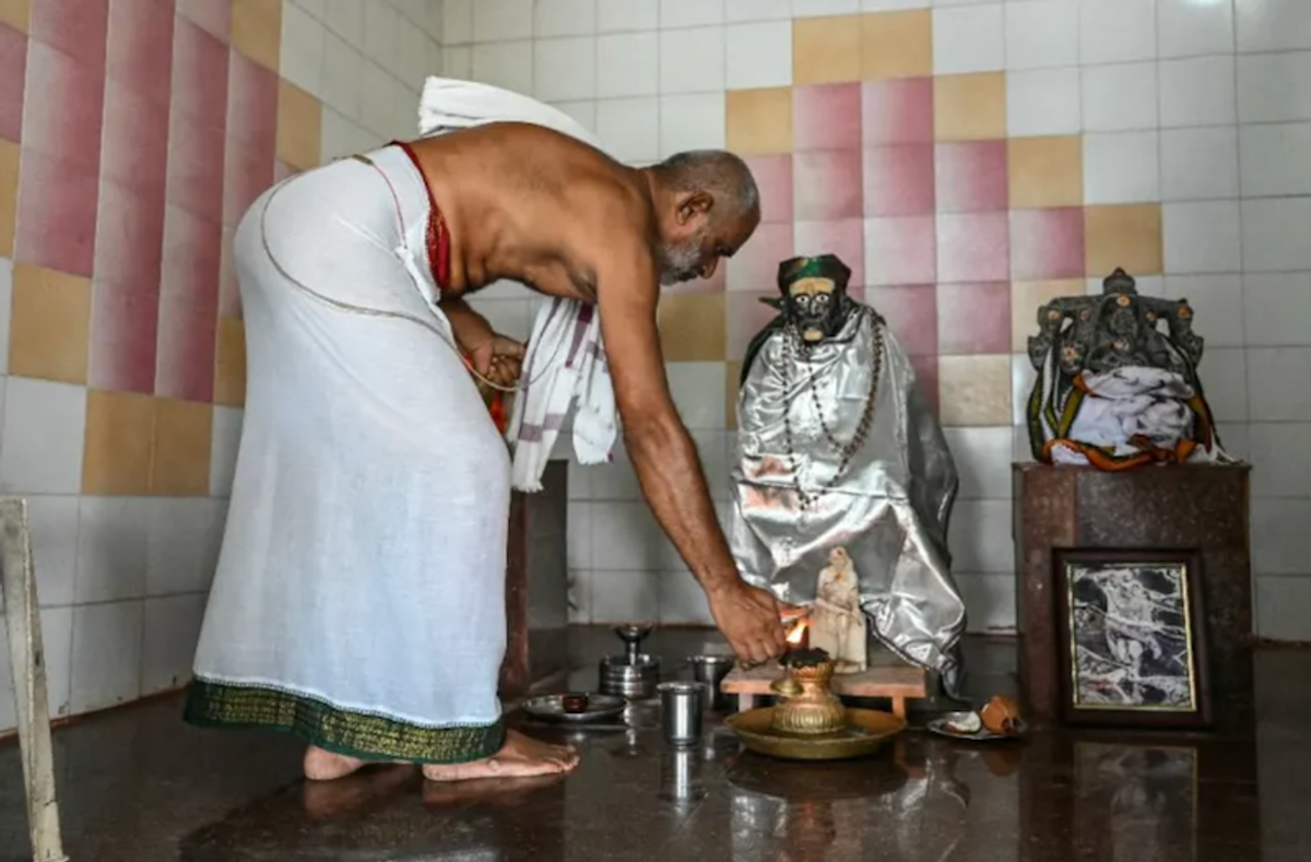 Prayers for Vance in wife's ancestral Indian village