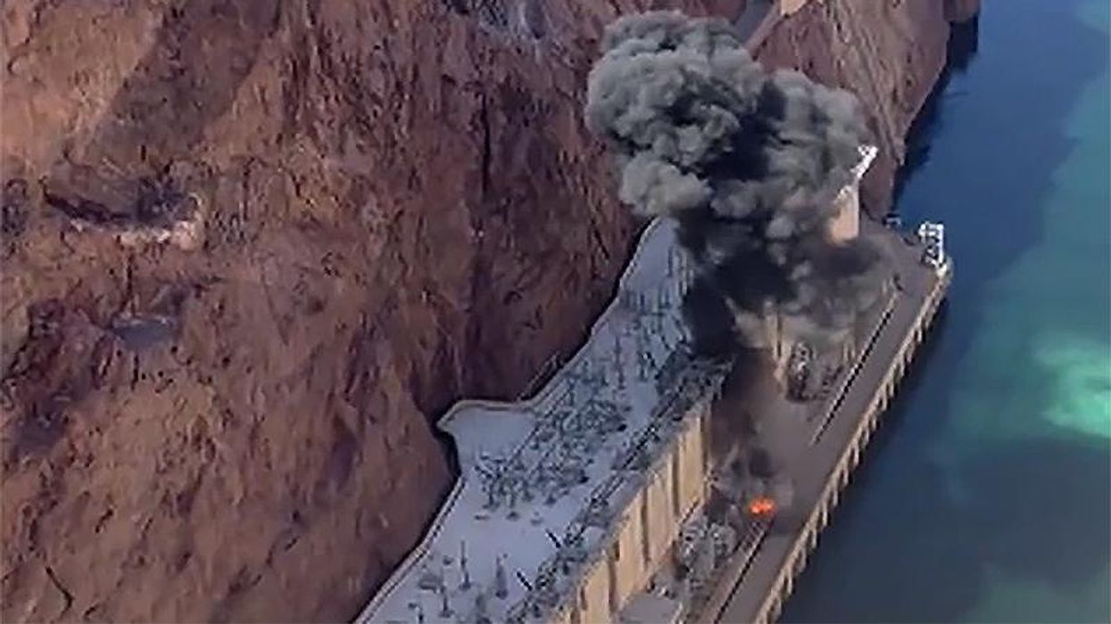 Explosion at Hoover Dam caught on video