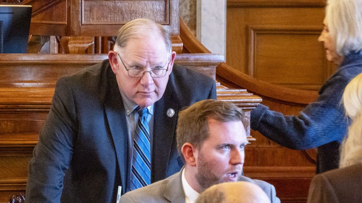 Kansas House speaker says he restricted press access to give staff better seats