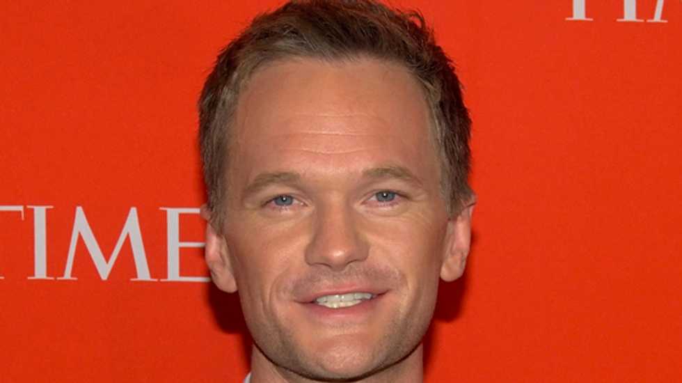 Neil Patrick Harris and Jason Segel perform blazing version of 'Les Miserables' duet