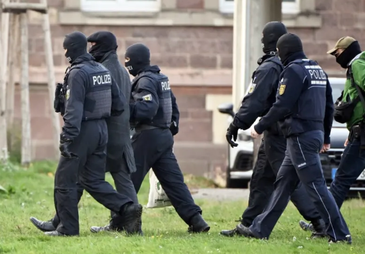 Germany arrests eight members of far-right paramilitary group