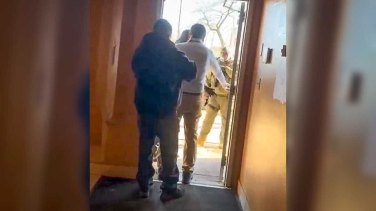 Video shows ICE agents trying to force entry into Ecuador's consulate in Minneapolis