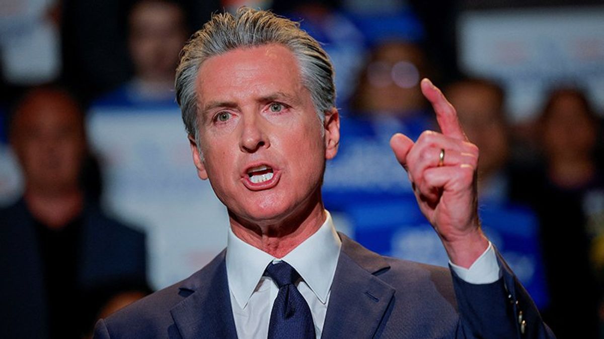 'Cry more!' Fox host mercilessly mocked after complaining about Newsom's dig at Texas gov