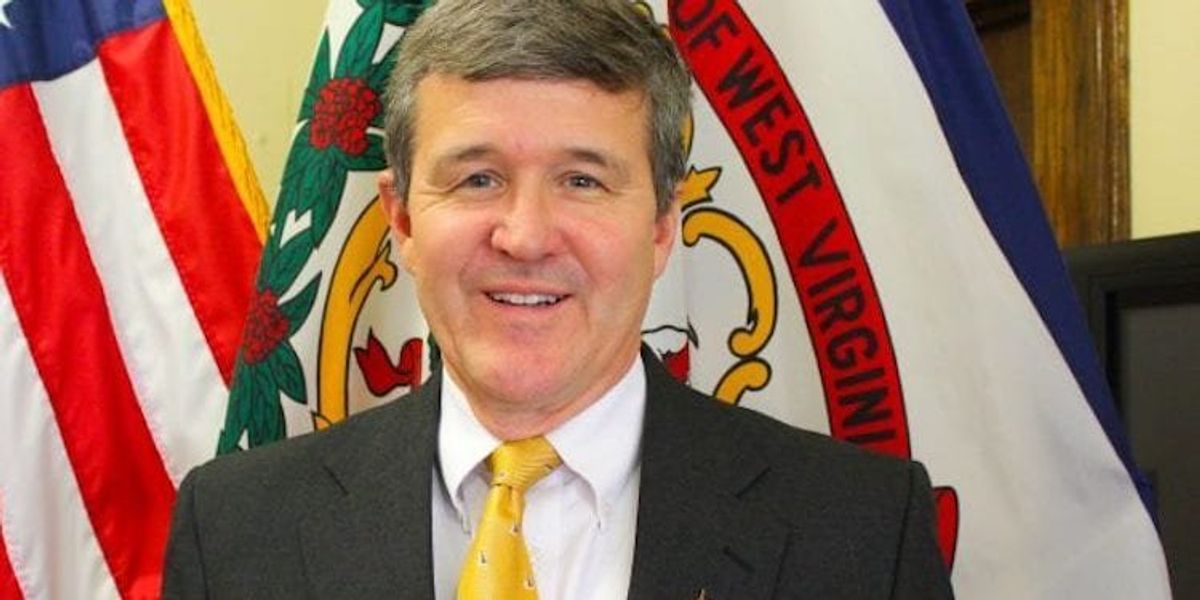 Crowd 'groans' as governor hopeful unleashes rigged election rant: 'It's really sad'
