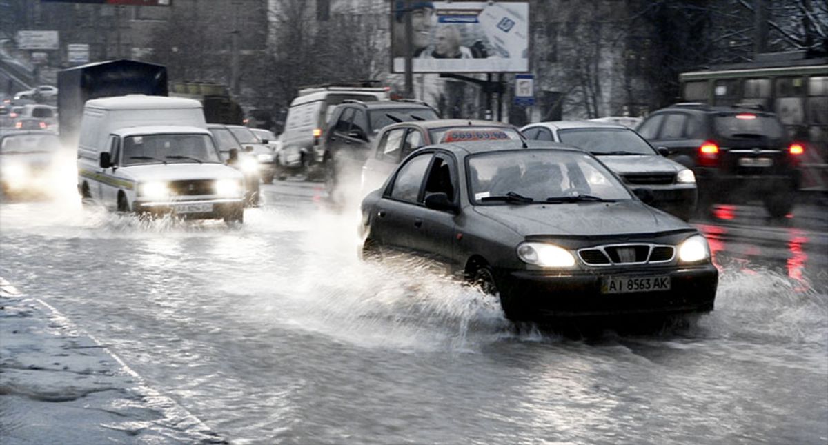 Floods hit eastern Australia, 200,000 properties blacked out