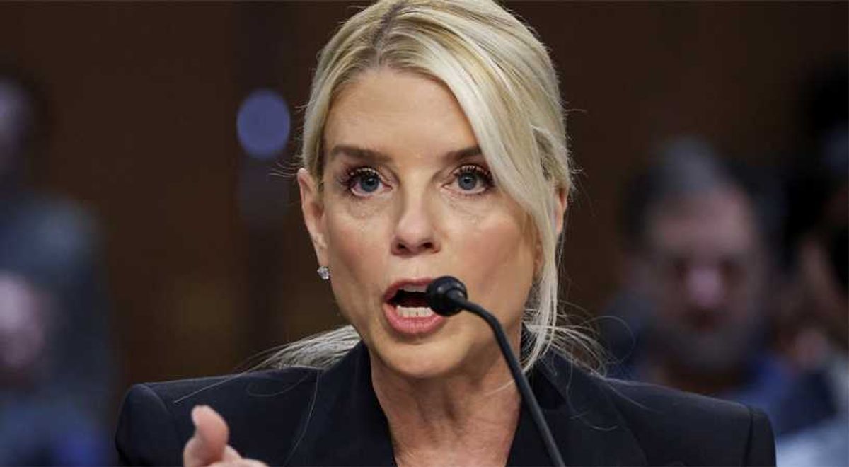 'She is choosing not to': Fuming reporter hammers Pam Bondi over Tom Homan bribery evasion