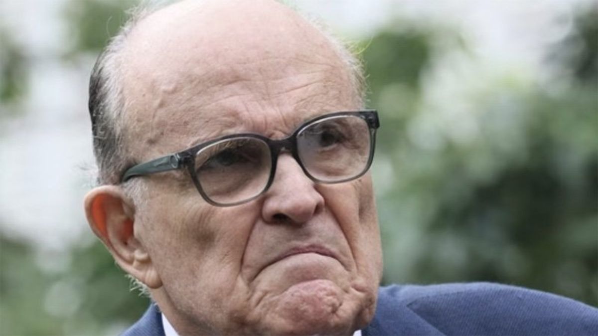 Giuliani's lawyers likely to bail on his Biden lawsuit because he's broke: legal expert