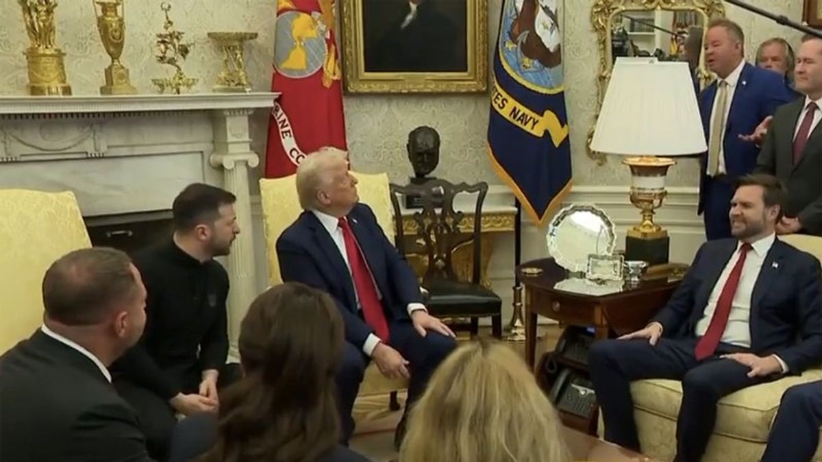 Watch: MTG's boyfriend harasses Zelensky for not wearing a suit in the Oval Office