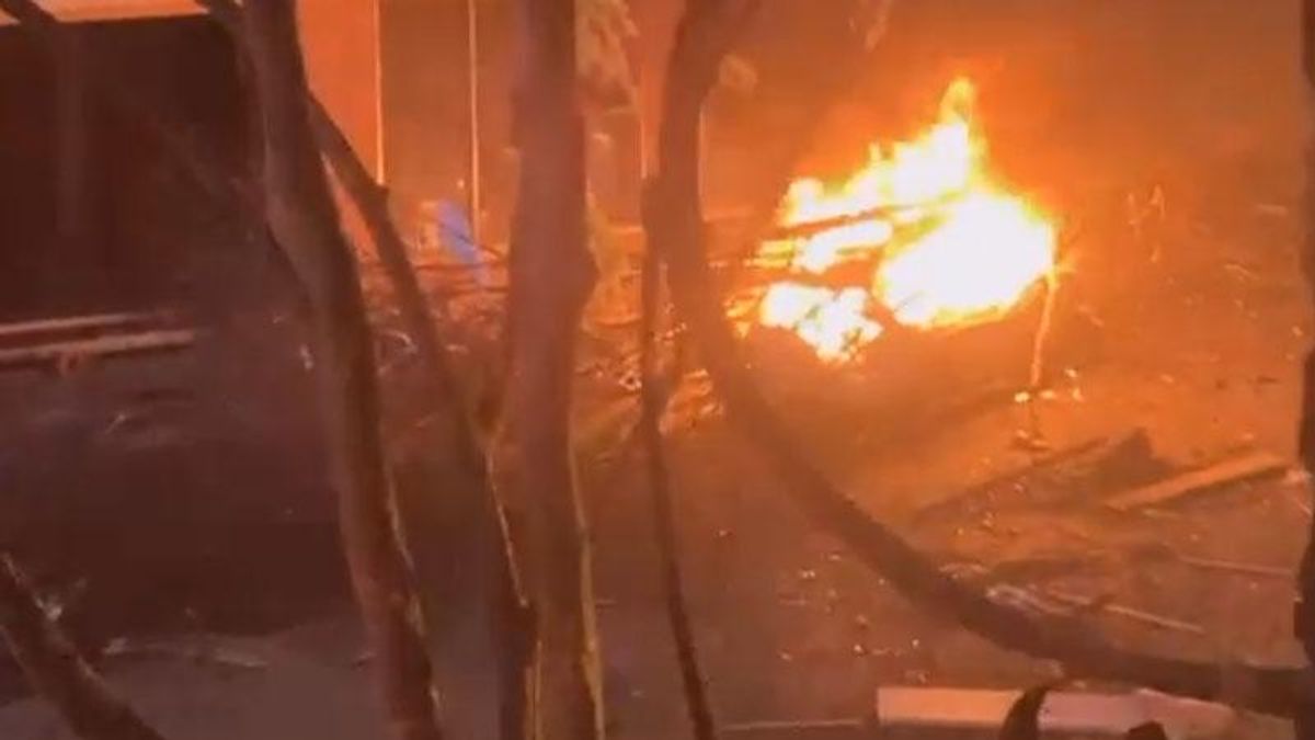 Bombing feared after massive explosion rocks downtown Nashville